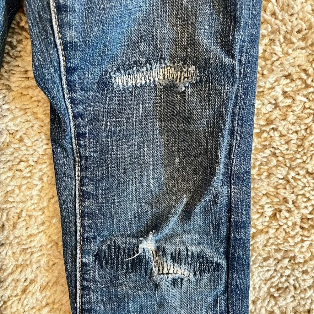 Gap 1969 size 7 slim jeans with distressed finish. Adjustable waist great cond